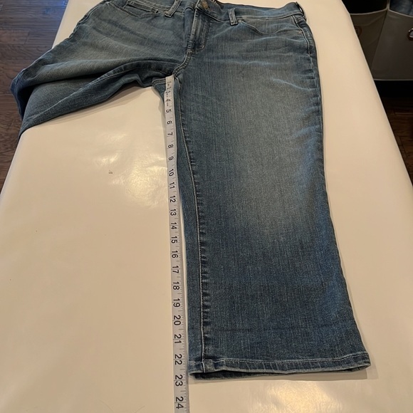 NYDJ Marilyn Crop Size 12 - Picture 6 of 16